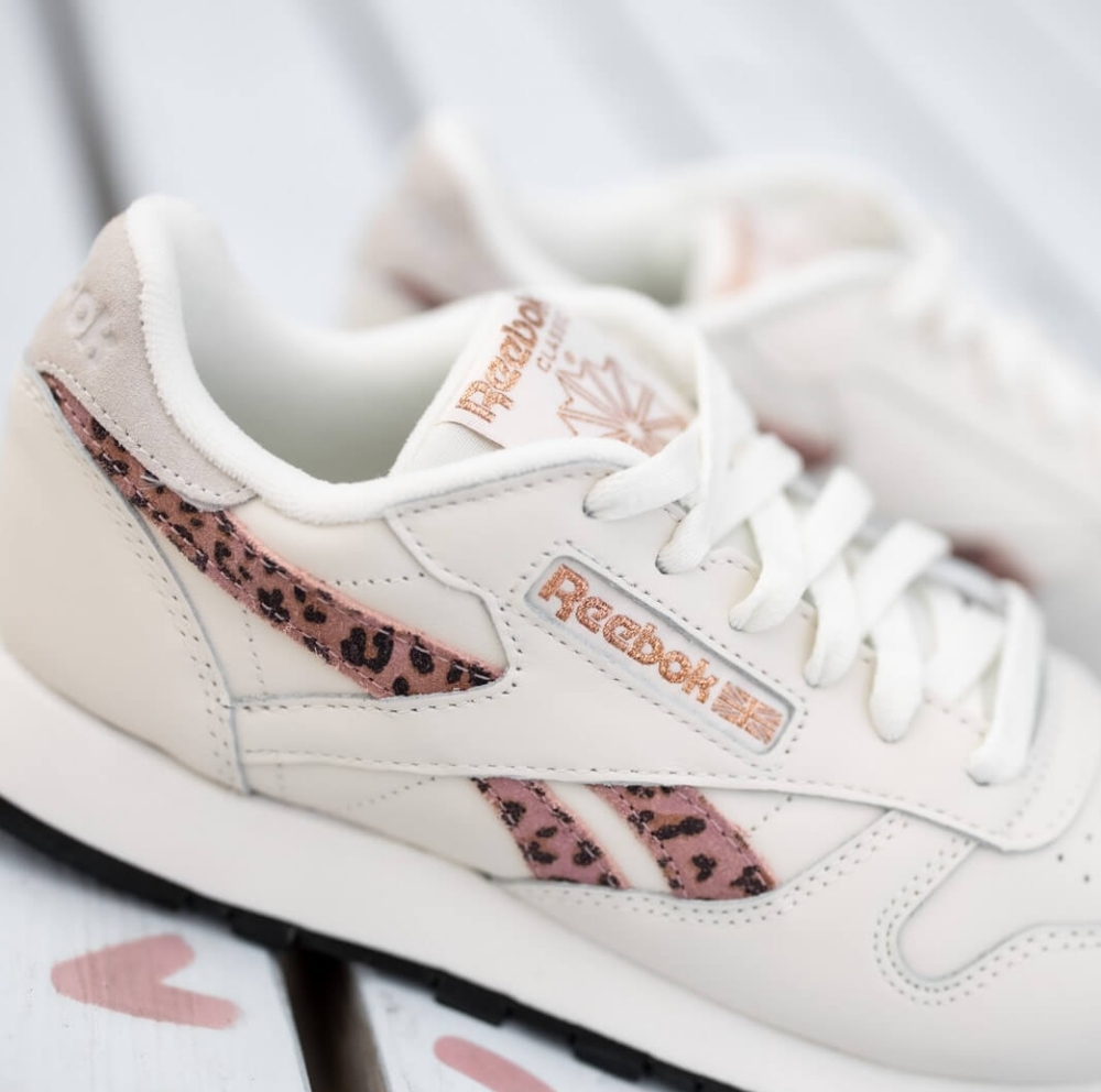 New Women's Classic Leather Chalk/Black-